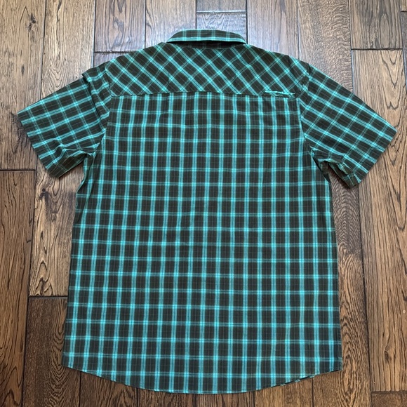 Oakley Short Sleeve Button Down Shirt Men’s XL Green Plaid - Picture 2 of 6
